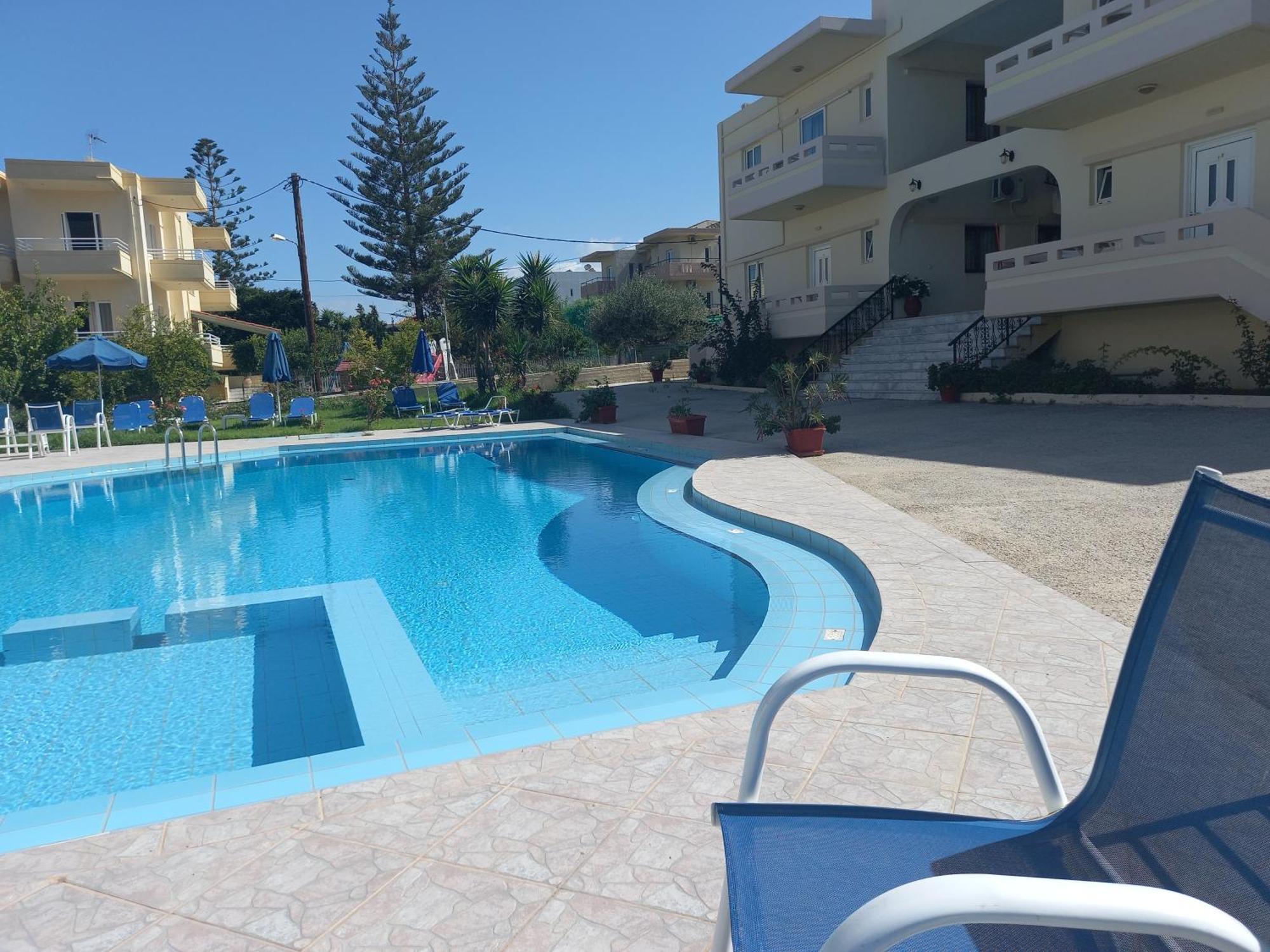 Michalis Litinas Apartments Agia Marina  ภายนอก รูปภาพ
